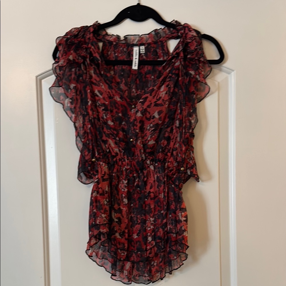 Robbi & Nikki by Robert Rodriguez Flutter Sleeve Blouse in Red and Black